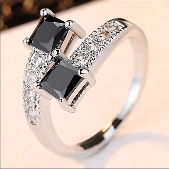 💍CUTE BLACK WOMEN RING - Picture 2 of 5